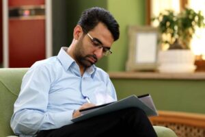 یادداشت انتخاباتی آذری جهرمی: باید «معرفی تیم» و «برنامه» یکی از مطالبات عمومی شود