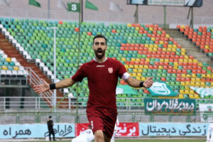 قاسمی‌نژاد در دور راهی استقلال و پرسپولیس