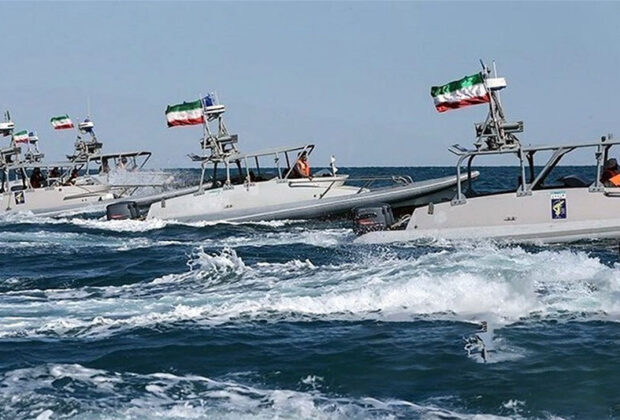 ببینید  حضور سخنگوی دولت و جمعی از دانشجویان در مانور دریایی و هوایی سپاه