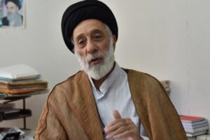 عکسی از برادر رهبر انقلاب پای منبر روحانی معروف و منتقد