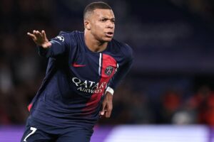 ببینید  آبروریزی امباپه؛ ضربه قیچی مقابل دروازه خالی کجا رفت؟