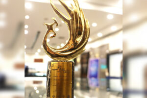 تندیس جشنواره مسئولیت اجتماعی به فولاد هرمزگان اهدا شد
