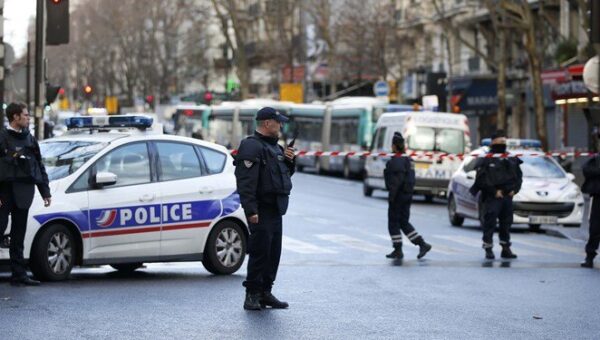 ببینید  تصاویر تازه از حضور نیروهای امنیتی فرانسه در مقابل کنسولگری ایران در پاریس