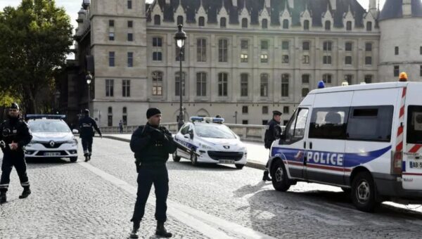 ببینید  بازداشت عامل حمله امنیتی به سفارت ایران در پاریس