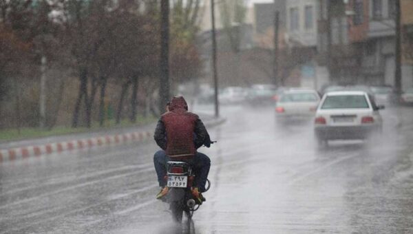 ببینید  وضعیت فاجعه‌بار خیابان‌های زرند کرمان بعد از بارش شدید