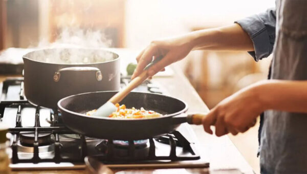 سالم‌ترین و بدترین ظروف برای پخت و پز/ استفاده از ظروف چدنی برای این افراد مشکل‌ساز می‌شود