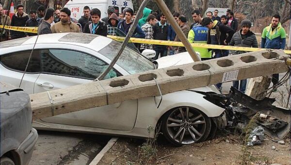 عکس  اولین تصویر از تصادف شدید مزدا و کمپرسی در جاده زرند- رفسنجان کرمان