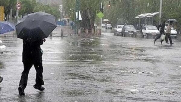 ببینید  لحظه آغاز بارش شدید باران در تهران؛ زاکانی و شهرداری باز هم غافلگیر می‌شوند؟