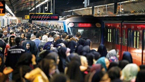 ببینید  تصاویری از واکنش مردم به شهادت رئیس جمهور در مترو تهران؛ ای اهل حرم میر و علمدار نیامد…