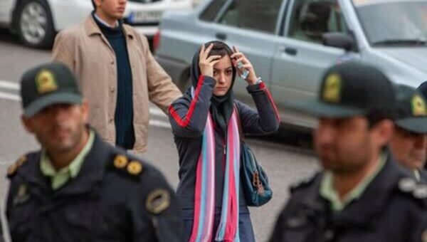 روزنامه اصولگرا: کسی که بخاطر ترس از مجازات و پلیس حجاب را رعایت می کند، با کنار رفتن این موانع ،کشف حجاب می کند