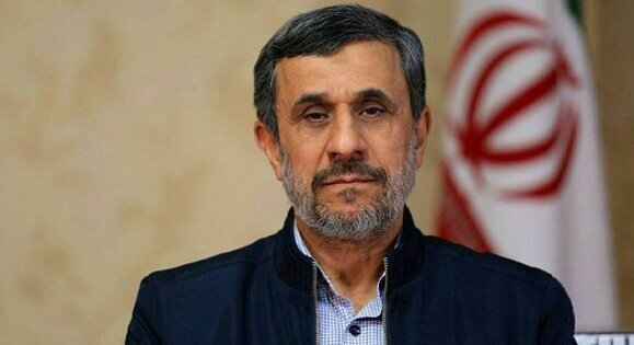 عکس  محمود احمدی‌نژاد استعفا می‌دهد؟ بحث و جدال بر سر آقای سیاستمدار