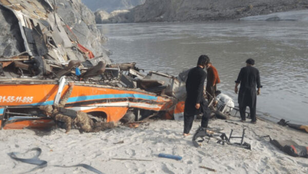ببینید  اولین تصاویر از سقوط اتوبوس به دره در شمال پاکستان با ۲۰ کشته