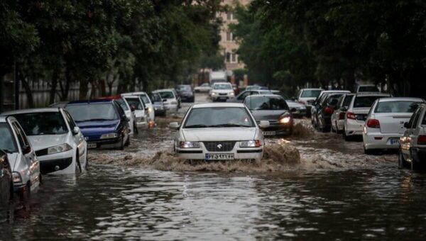 ببینید  اقدام عجیب فرماندار مشهد در اوج بحران سیل؛ بازی کردن نقش پلیس راهنمایی و رانندگی