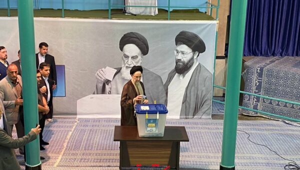 ببینید  لحظه رای دادن سید محمد خاتمی در حسینیه جماران