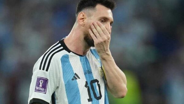 عکس  صعود آرژانتین پس از اشتباه باورنکردنی لیونل مسی