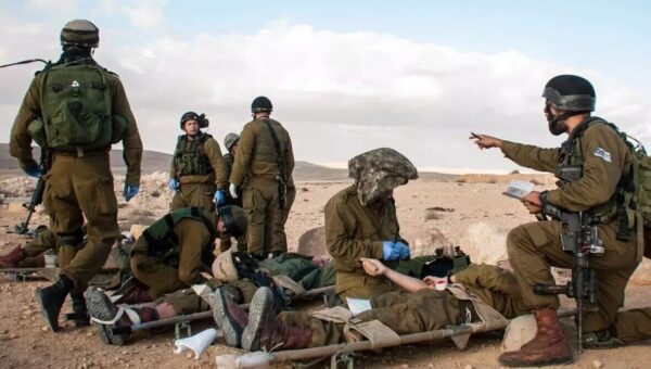 ببینید  اولین تصاویر از حمله شهادت طلبانه یک جوان به دو نظامی اسرائیلی