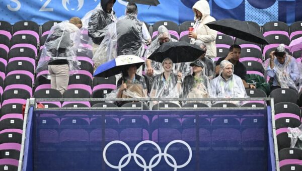 ببینید   بارش شدید باران در مراسم افتتاحیه المپیک