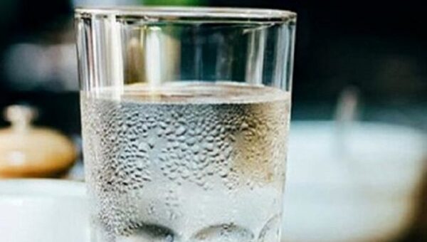 در روزهای گرم چند لیوان آب بنوشیم؟