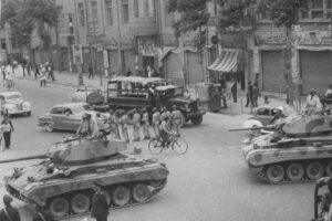 آیا آمریکا عامل سقوط دولت مصدق را کودتای سیا نمی داند؟/  خروج از روش های علمی در تبیین سقوط دولت مصدق