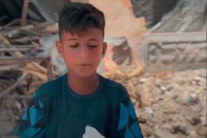 ببینید   تلاوت زیبای قرآن توسط نوجوان فلسطینی حین پخت نان در غزه