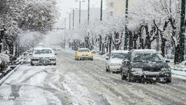 ببینید  نمایی زیبا از بارش برف در شهر ارومیه