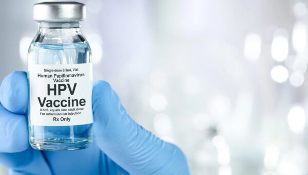 HPV در ایران؛ نقش واکسیناسیون در پیشگیری از شیوع ویروس/ واکسن خارجی بزنیم یا ایرانی؟/ قیمت واکسن‌ها