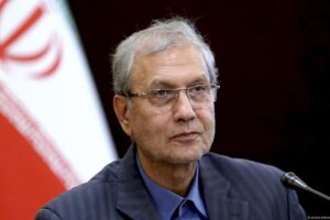 ربیعی هشدار داد/ اگر شرایط تغییر نکند، با ضعیف و تهی شدن از درون مواجه ‌می‌شویم
