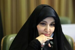 عطسه های بلند سردار سلیمانی و شوخی سردار کاظمی با او به روایت دخترش/ بخاطر پدرم مراعات می کردیم و مناصب دولتی نداشتیم