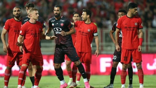 عکس  پرسپولیسی‌ها برای شکست تراکتور متحد شدند