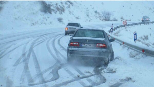 جاده نهاوند به نورآباد در استان همدان بسته شد