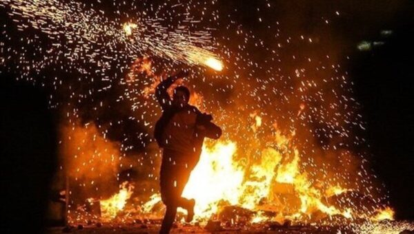 ببینید  لحظه انفجار بمب دست‌ساز ۳۰ کیلوگرمی در شب چهارشنبه‌سوری در پارس آباد مغان