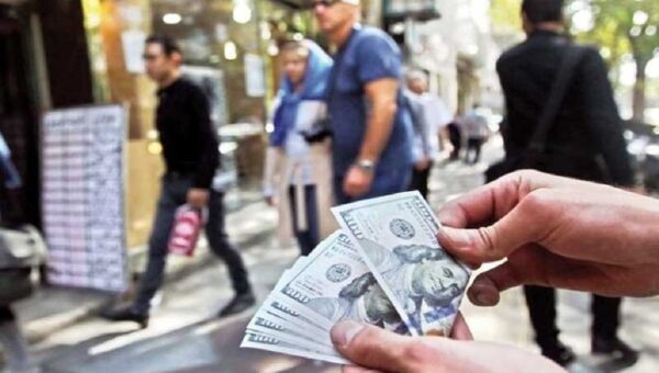 دلار ۵ هزار تومان ارزان شد/ موج کاهشی قیمت دلار تا چه سطحی ادامه دارد؟