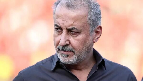 ببینید  کنایه تند مجری شبکه افق به مدیرعامل باشگاه پرسپولیس در آنتن زنده!
