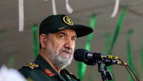 محسن رضایی هشدار داد: در دفاع از کشورمان لحظه‌ای درنگ نمی‌کنیم/ نیروهای مسلح ما در آمادگی کامل و قدرت تمام هستند