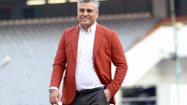 عکس کری سنگین مدیر پرسپولیس برای استقلالی‌ها