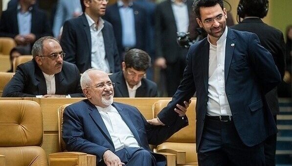 تصویری از جلسه آذری جهرمی با چهره‌های خارج شده از دولت