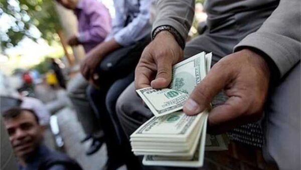 قیمت دلار ، یورو و سایر ارزها امروز ۱۳ اردیبهشت/ دلار از نقطه اوج عبور کرد