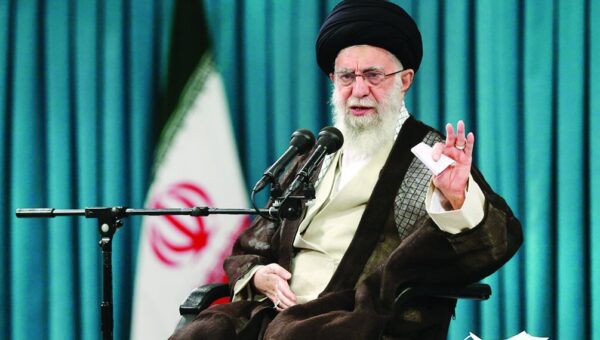 در این تصاویر رهبر انقلاب یک سال و نیم دارند/ انتشار برای نخستین بار