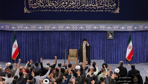 ببینید  پیام رهبر انقلاب اسلامی درپی حادثه دردناک بندر شهید رجایی