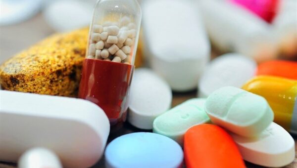 ببینید  رصد هوایی پلیس و کشف کارگاه تولیدی داروهای تقلبی و دستگیری عوامل آن در شرق استان تهران