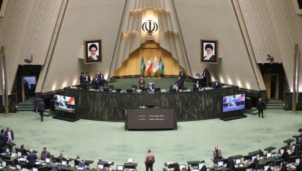 بیانیه نمایندگان مجلس خطاب به ترامپ: آقای قمارباز! اگر قدری کنار قمار کتاب خوانده بودی،  می‌فهمیدی نام فارسی را تاریخ بر این خلیج نهاده است