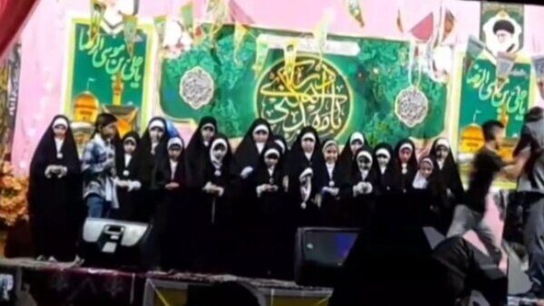 ببینید  بازداشت عامل حمله به مجری مراسم جشن مردمی امام رضا(ع) در نجف‌آباد اصفهان