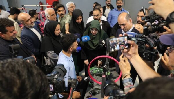 ببینید  غافلگیری سخنگوی دولت برای دوچرخه‌ساز جوان در حاشیه نشست اقتصادی