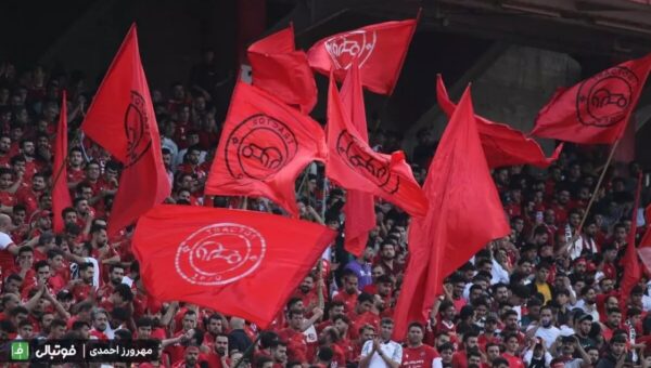 ببینید  مراسم آتش‌بازی در استادیوم غدیر اهواز پس از اهدای جام قهرمانی به تراکتور