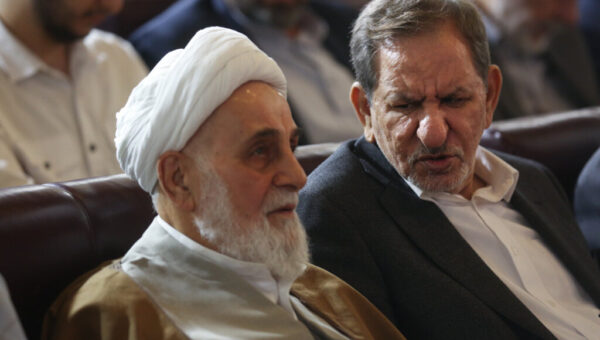 تعظیم رضا رشیدپور به معاون روحانی/ جهانگیری هم‌نشین ناطق نوری شد/ فرزندان آیت الله هم بودند+  تصاویر