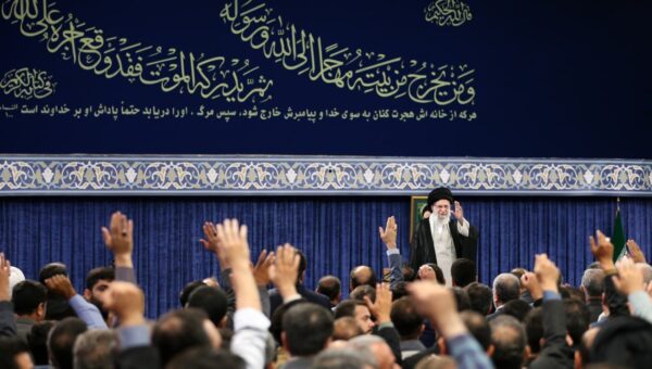 ببینید  تذکر رهبر انقلاب به طرف آمریکایی در مذاکرات اخیر: یاوه‌گویی نکنند!