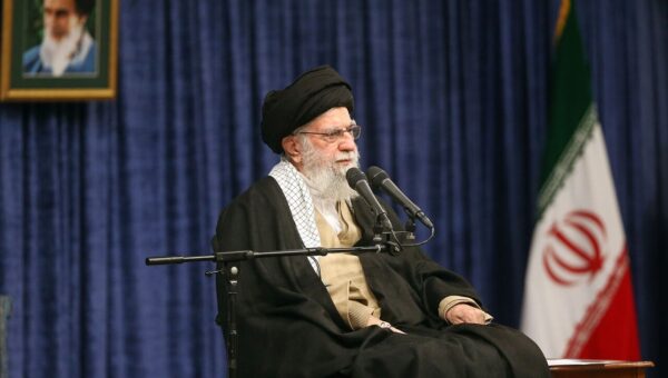 ببینید   واکنش حاضران به سخنرانی رهبر انقلاب در خصوص مخالفت آمریکایی‌ها با حق غنی‌سازی