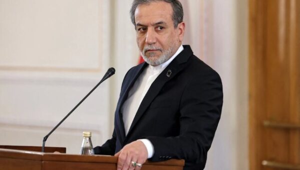دیدار و گفتگوی سفیران ایران در کشورهای حوزه خلیج فارس با عراقچی
