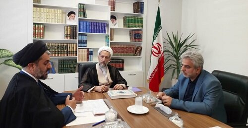 احترام گردشگر و صیانت از ارزش‌ها در کنار هم باشد