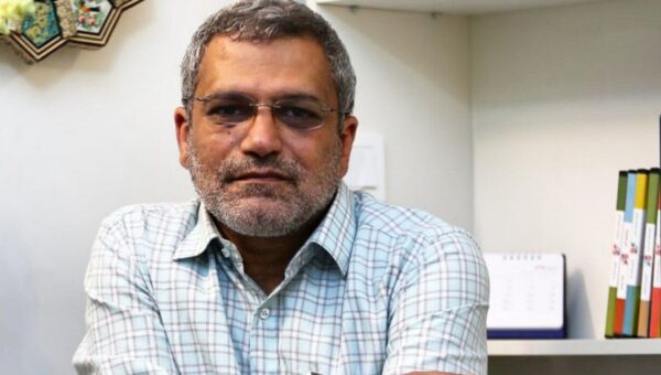 من فقط خودم و همه جهان هستم، کتاب هاله گورانی و اقبال در ایران